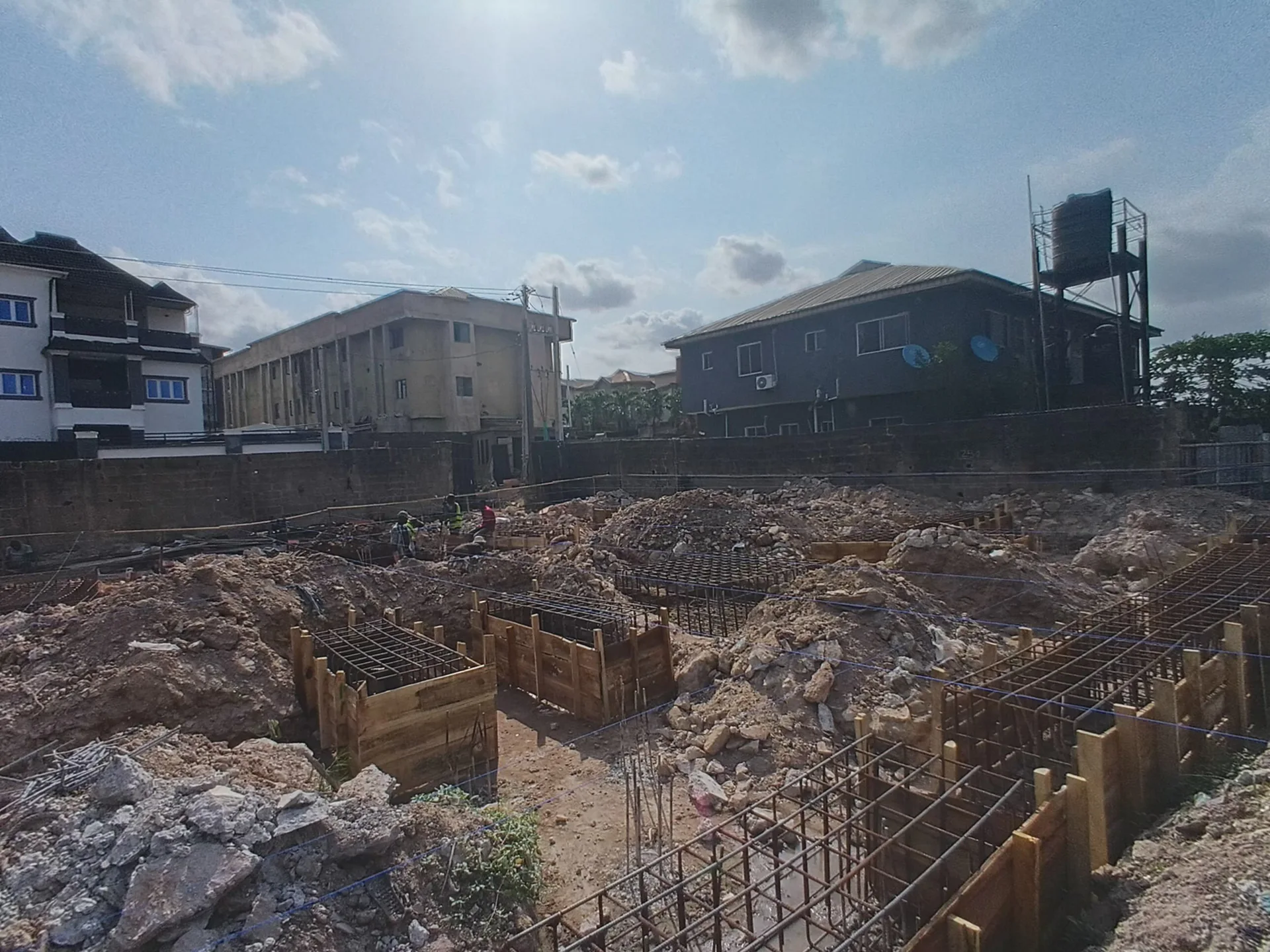 Foundation excavation, reinforcement and early concrete. View 01.