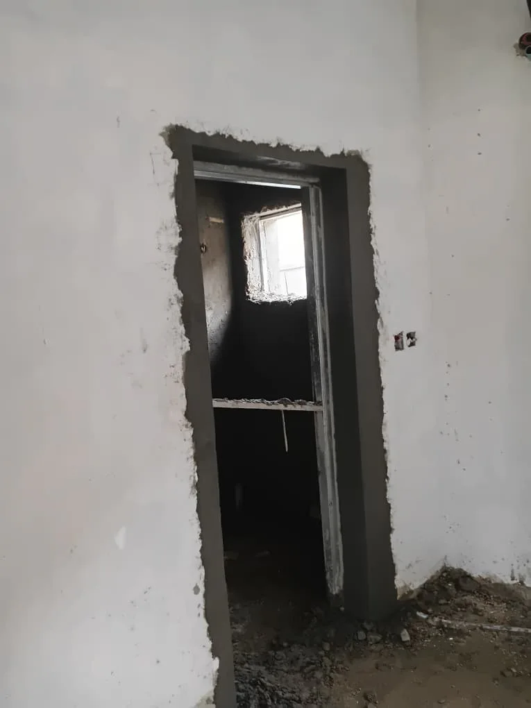 Openings, wall finishing and painting. View 01.