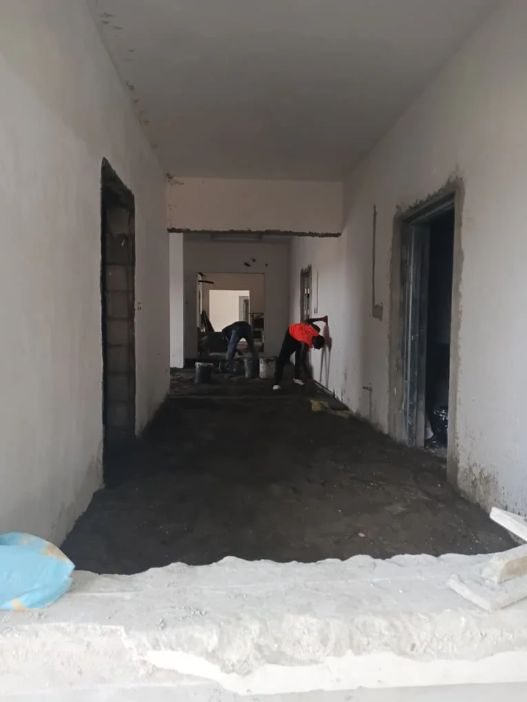 Floor preparation, screeding and tiling. View 01.