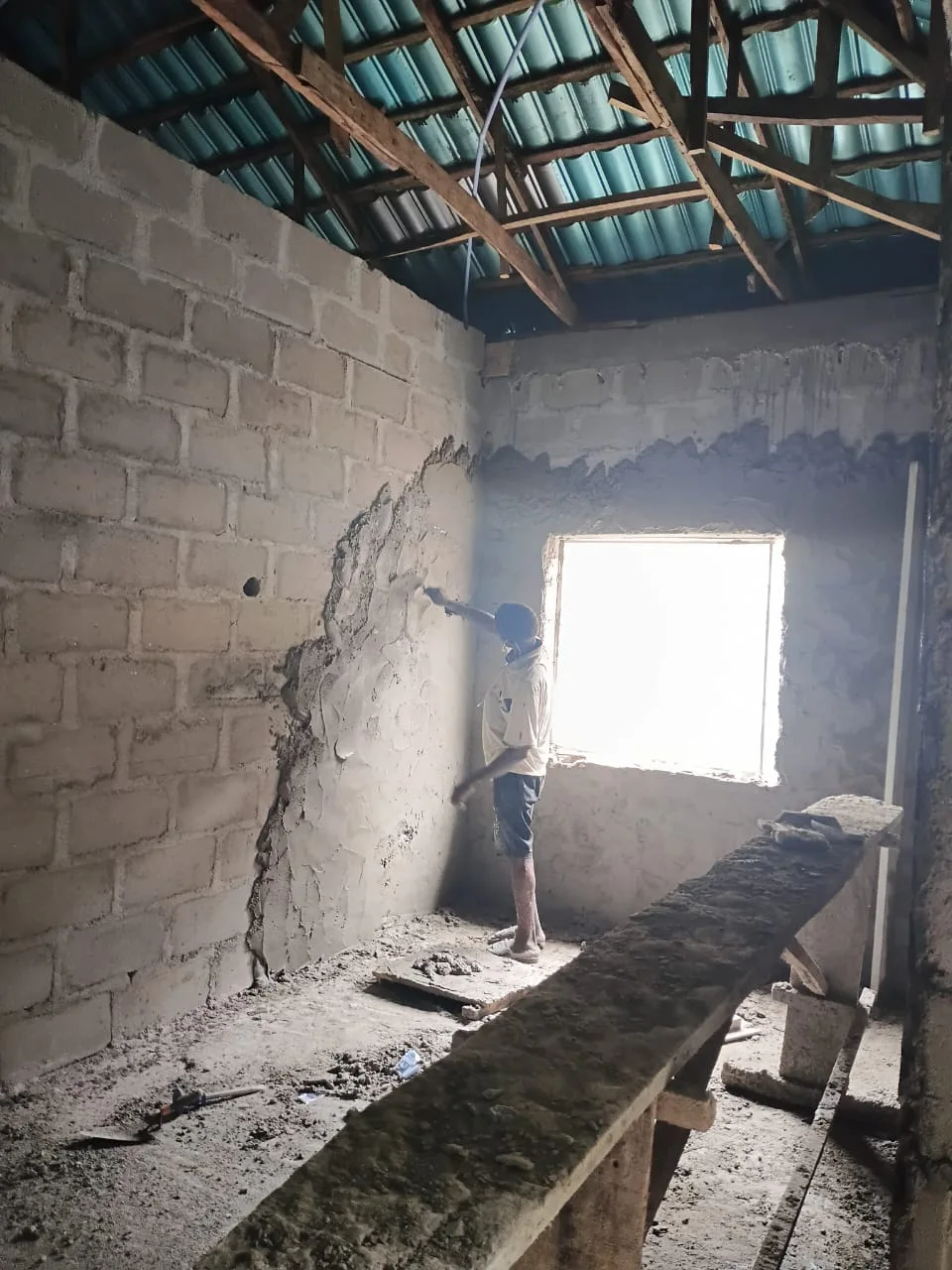 Exposed blockwork and early plaster application. View 01.