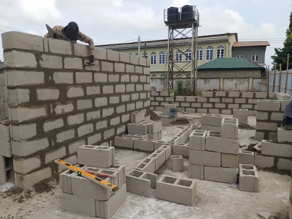 Blockwork progressing as spaces take shape. View 01.